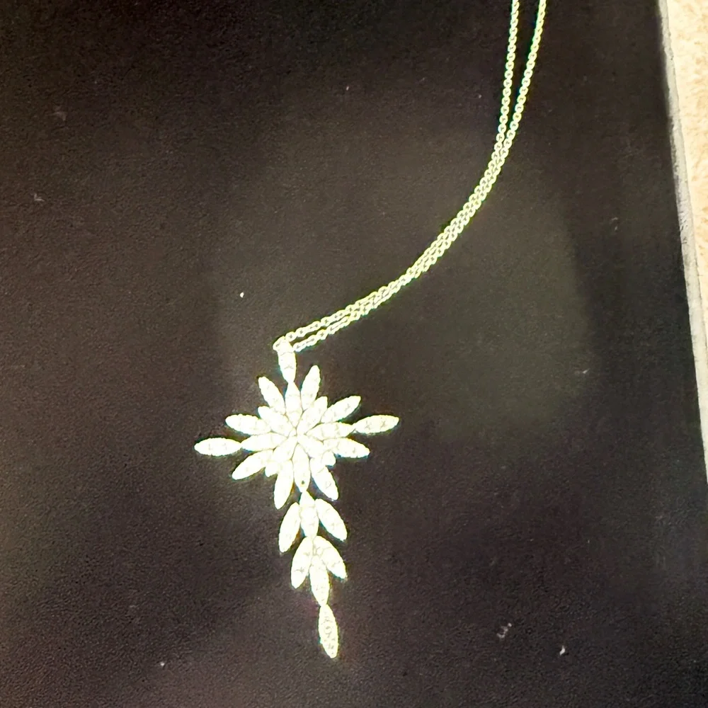18 kt White Gold Snowflake/Cross Diamond Pendant Necklace - Picture 5 of 12